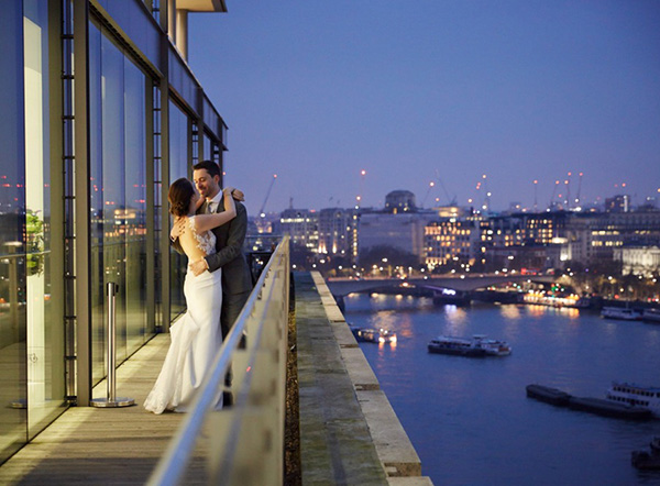 Newlyweds on the balcony overlooking the Thames